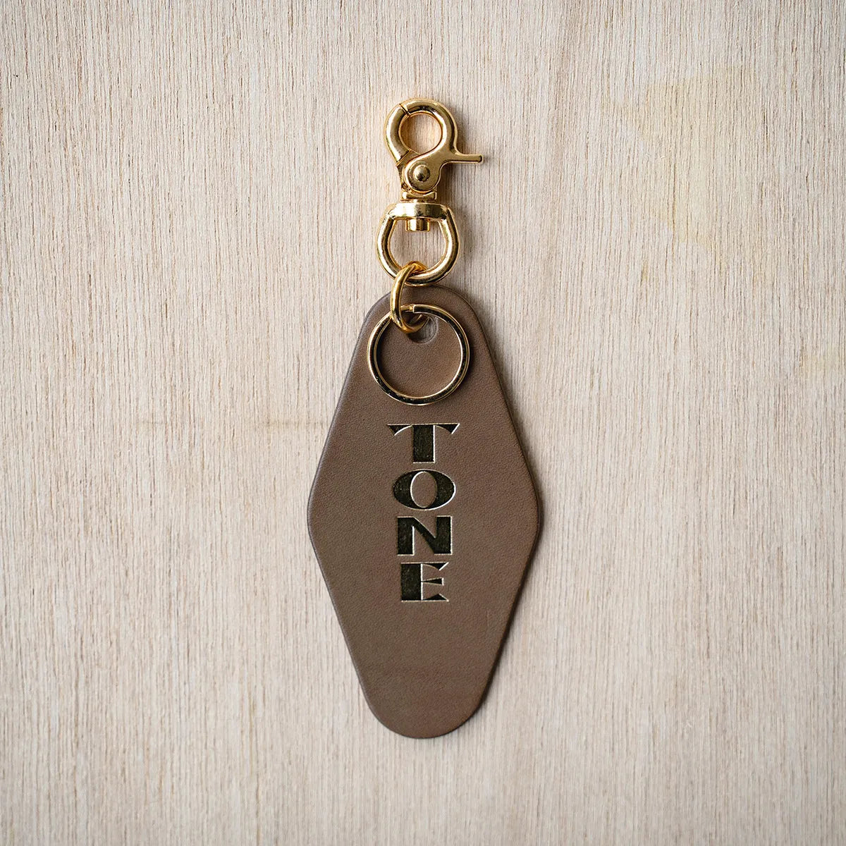 TONEオリジナルキーホルダーアーモンド色イメージ
